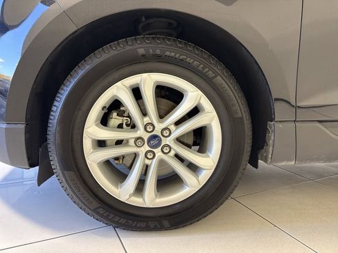 Used 2019 Ford Edge SEL image 10
