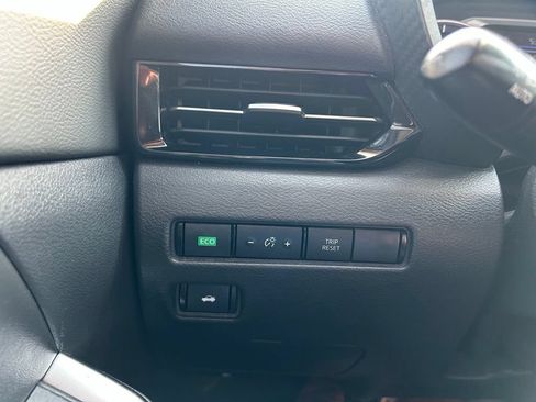 Used 2020 Nissan Sentra SR w/ Premium Package FWD image 19