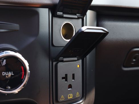 Used 2024 Ford F450 Platinum image 28