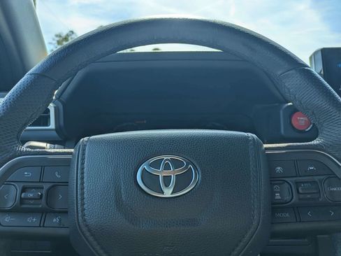 Used 2025 Toyota Tacoma TRD Off-Road image 29