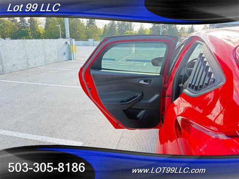 Used 2017 Ford Focus ST FWD image 39