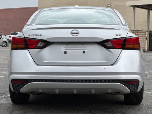 Used 2024 Nissan Altima 2.5 SV image 5