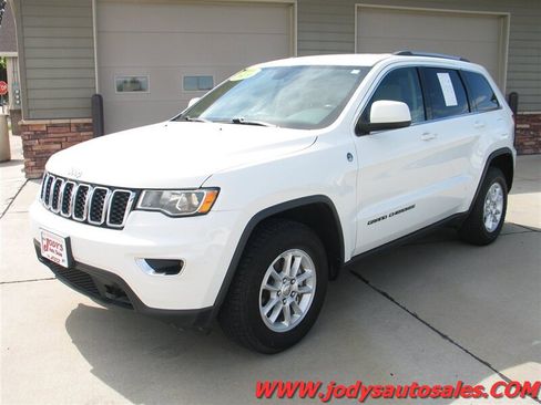 Used 2019 Jeep Grand Cherokee Laredo AWD/4WD image 27