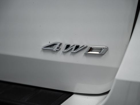 Used 2023 Ford Explorer XLT w/ Equipment Group 202A AWD/4WD image 8