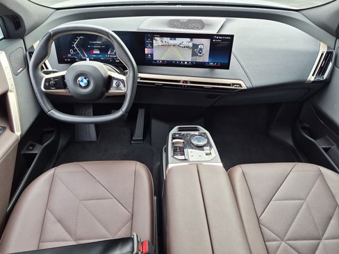 Used 2026 BMW iX xDrive45 w/ Premium Package AWD/4WD image 28