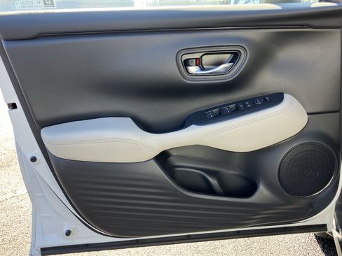 Used 2025 Honda HR-V LX image 14