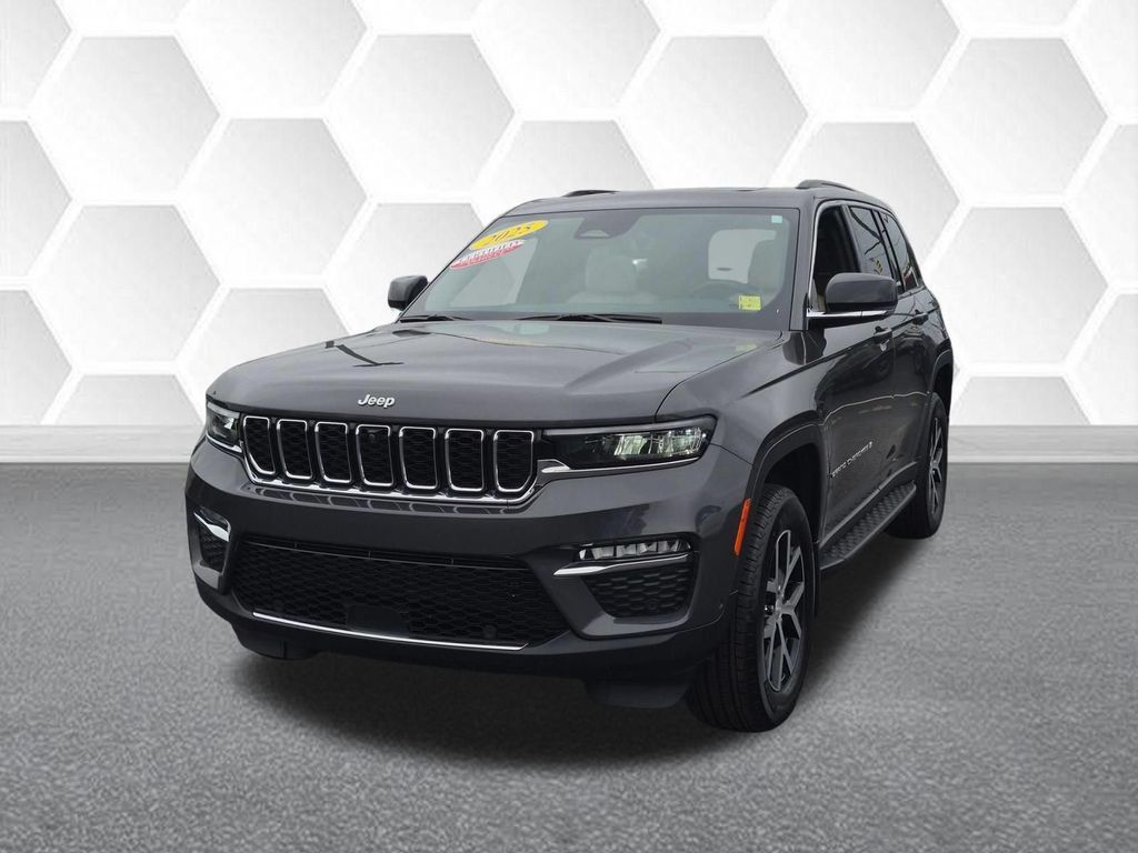 Used 2025 Jeep Grand Cherokee Limited w/ Luxury Tech Group II AWD/4WD image 7