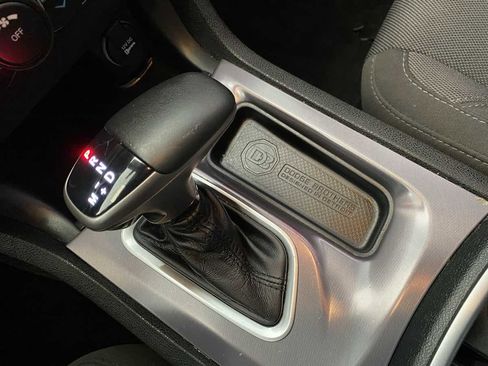 Used 2019 Dodge Charger SXT image 17