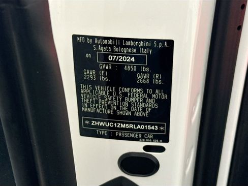 Used 2024 Lamborghini Revuelto image 30