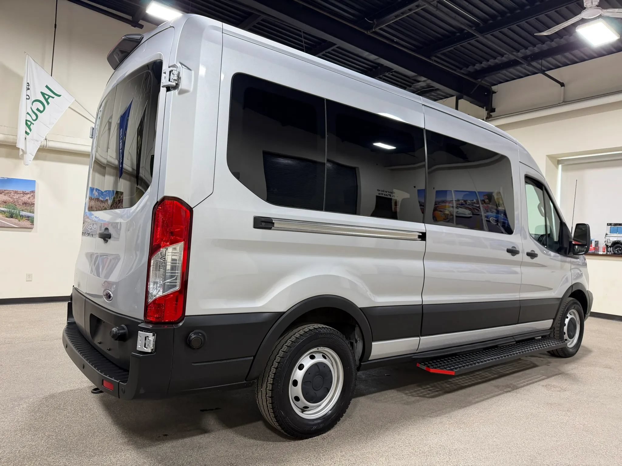 Used 2019 Ford Transit 250 148 Medium Roof RWD image 17