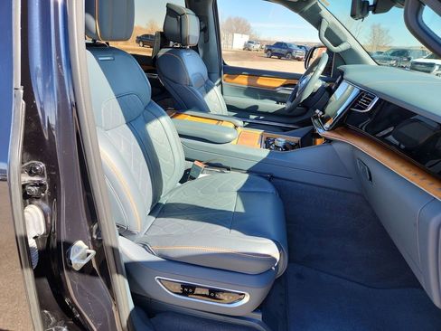 Used 2024 Jeep Grand Wagoneer Series III w/ Rear Seat Video Group 1 AWD/4WD image 45