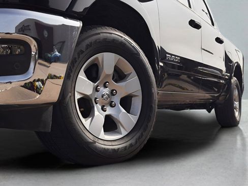 Used 2025 RAM 1500 Big Horn AWD/4WD image 9