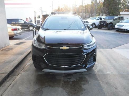 Used 2019 Chevrolet Trax LT w/ LT Convenience Package image 14
