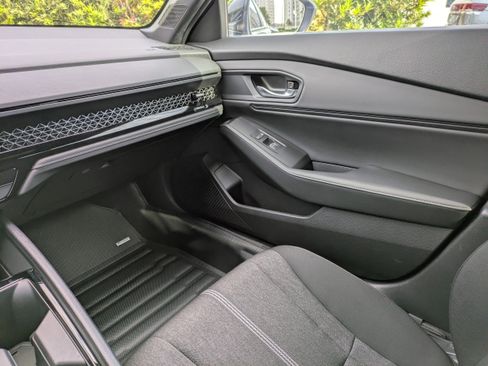 Used 2023 Honda Accord Sport image 15