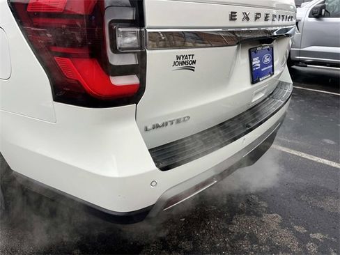 Used 2023 Ford Expedition Limited image 10