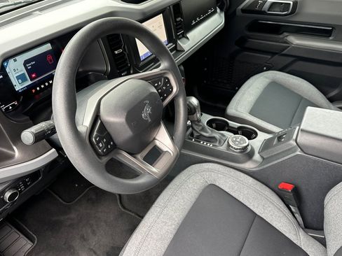 Used 2023 Ford Bronco image 5