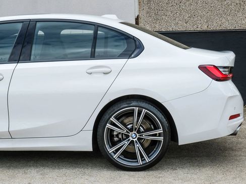 Used 2023 BMW 330i Sedan w/ Convenience Package RWD image 17