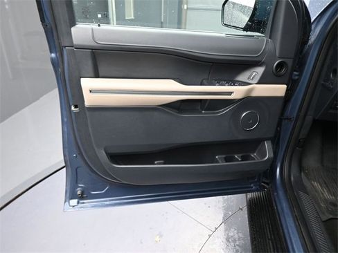 Used 2022 Ford Expedition XLT image 17