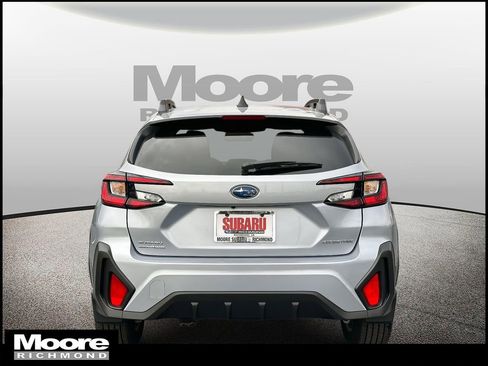 Used 2025 Subaru Crosstrek 2.0i Premium image 4