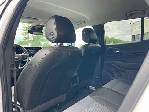 Used 2025 Chevrolet Trax LT FWD image 10
