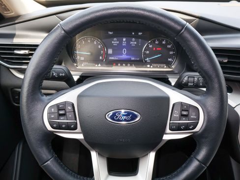 Used 2023 Ford Explorer XLT w/ Equipment Group 202A AWD/4WD image 23