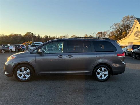 Used 2013 Toyota Sienna LE image 15