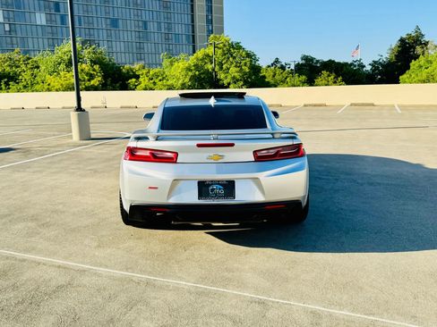 Used 2017 Chevrolet Camaro SS RWD image 17