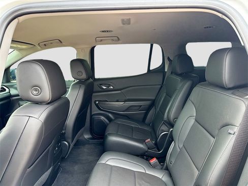 Used 2023 GMC Acadia SLT w/ Elevation Edition image 23