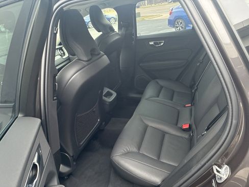 Certified 2025 Volvo XC60 B5 Plus image 7