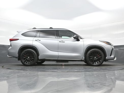 Used 2023 Toyota Highlander XSE AWD/4WD image 33