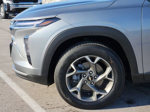 Used 2025 Chevrolet Trax LT image 8