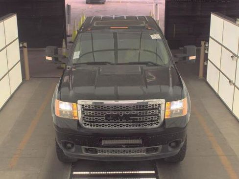 Used 2011 GMC Sierra 2500 Denali w/ Suspension Package, Off-Road image 14