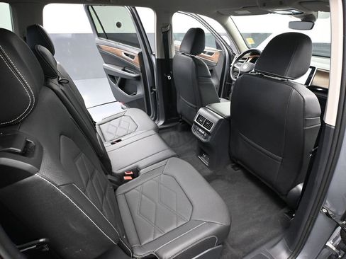 Used 2025 Volkswagen Atlas SE image 46