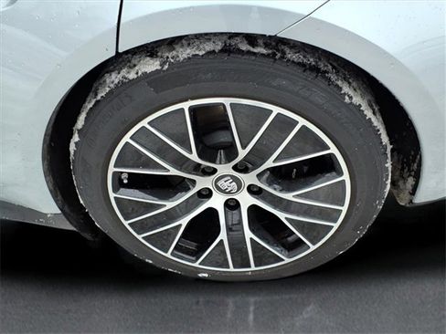 Used 2022 Porsche Taycan image 7