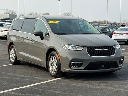 Used 2023 Chrysler Pacifica Touring-L