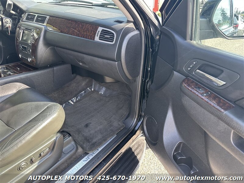 Used 2011 GMC Yukon Denali AWD/4WD image 8