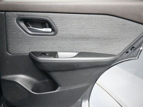 Used 2023 Nissan Rogue SV image 25