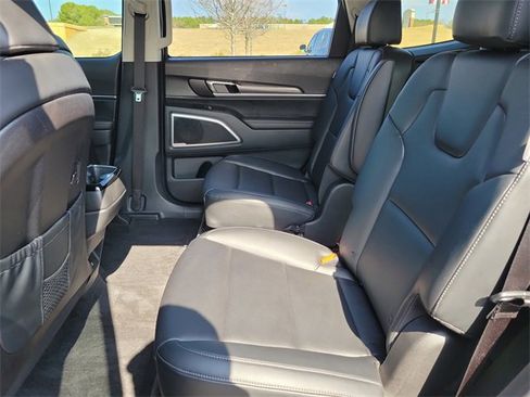 Used 2025 Kia Telluride S image 12