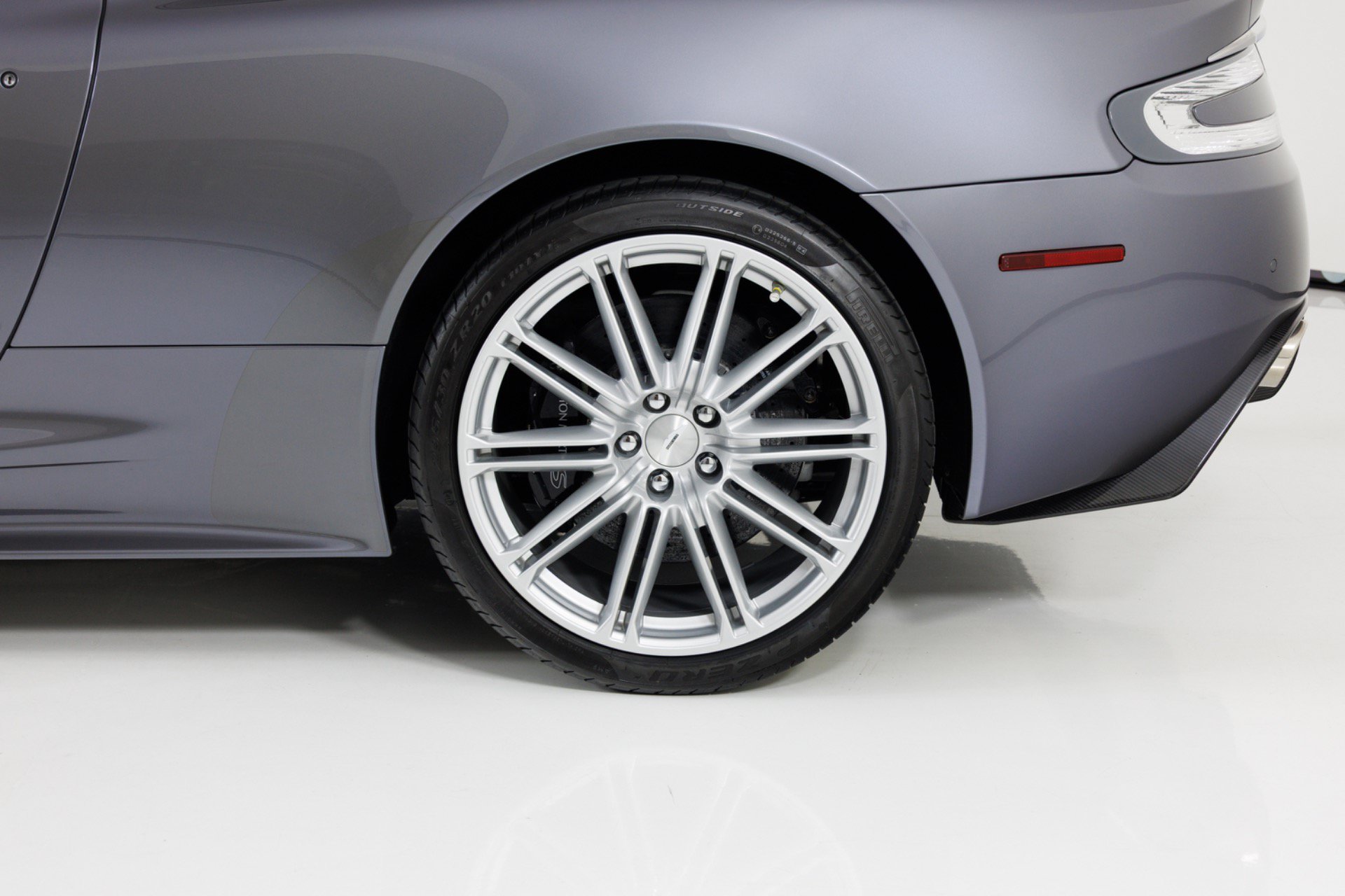 Used 2010 Aston Martin DBS Coupe RWD image 10