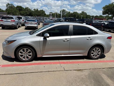 Used 2023 Toyota Corolla LE FWD image 6
