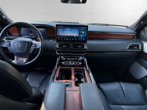 Used 2024 Lincoln Navigator L Reserve image 11