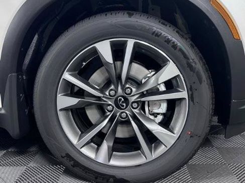 Certified 2025 INFINITI QX60 Luxe w/ Vision Package image 9