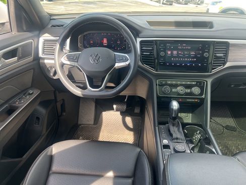 Certified 2023 Volkswagen Atlas Cross Sport SE w/ Panoramic Sunroof Package AWD/4WD image 9