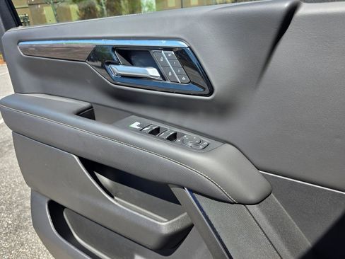 New 2026 Chevrolet Suburban Premier RWD image 11