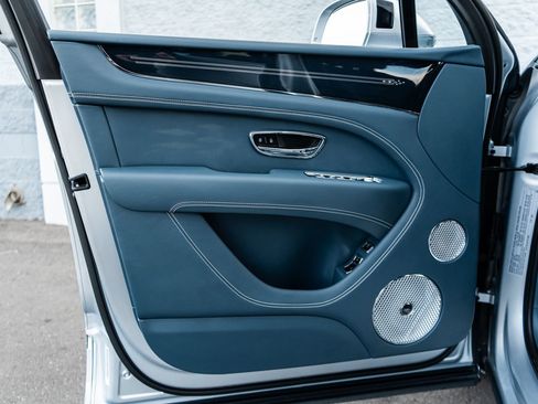 Certified 2023 Bentley Bentayga Extended Wheelbase AWD/4WD image 23