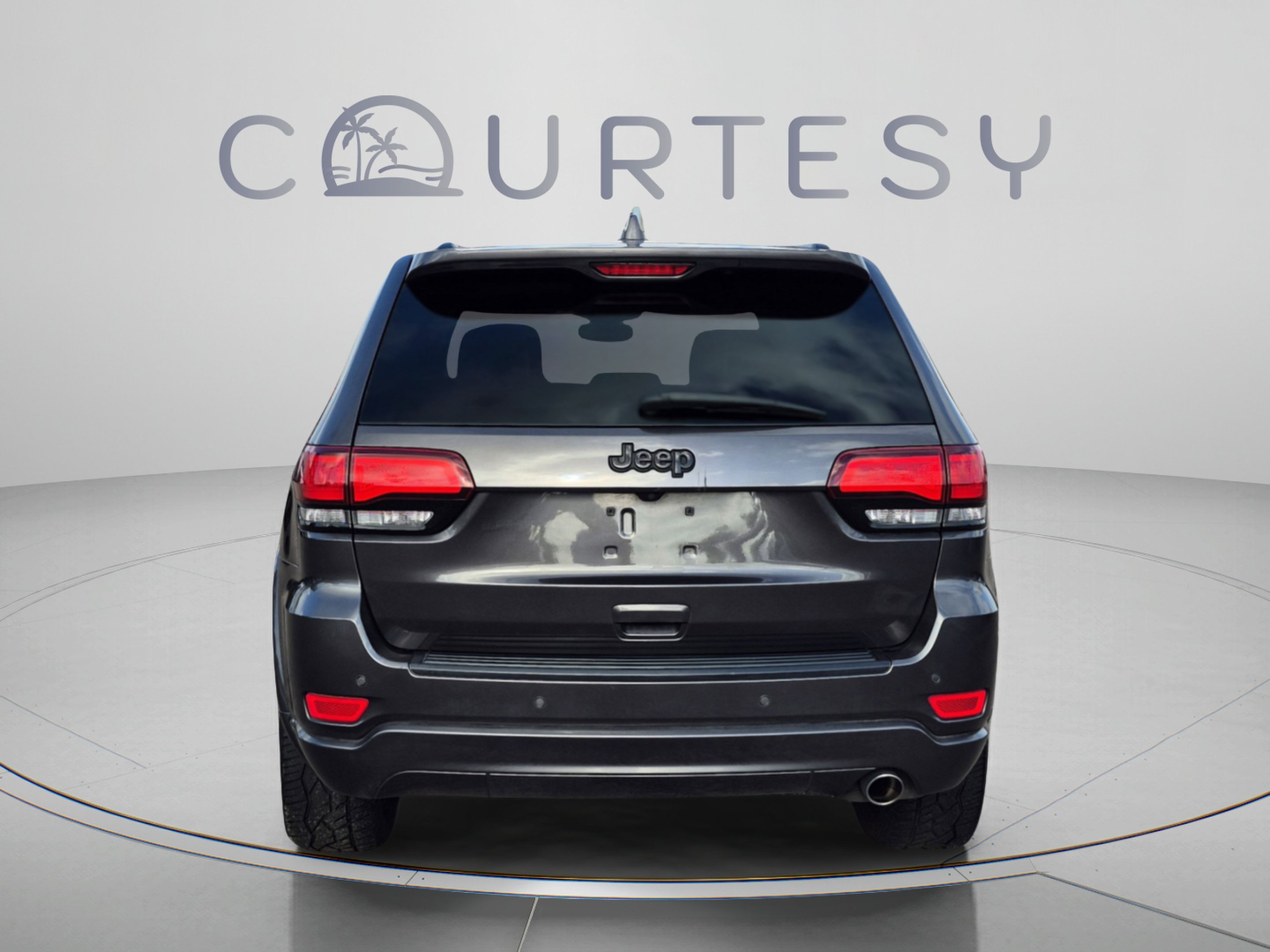 Used 2019 Jeep Grand Cherokee Altitude RWD image 4