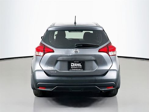 Used 2018 Nissan Kicks S FWD image 12