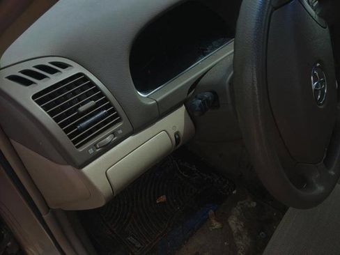 Used 2005 Toyota Camry LE FWD image 34