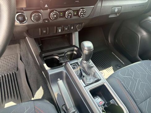 Used 2020 Toyota Tacoma TRD Off-Road AWD/4WD image 30