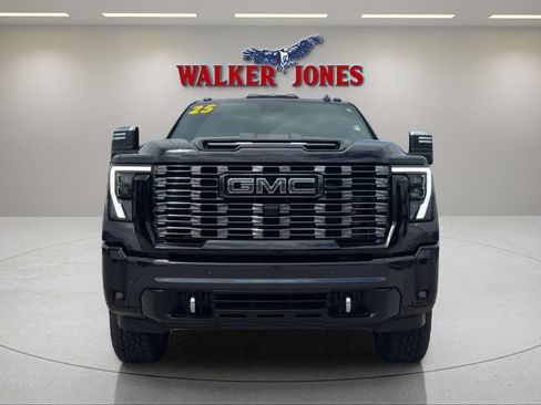 Used 2025 GMC Sierra 2500 Denali Ultimate image 8
